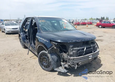 2015 Ford Police Interceptor z USA, uszkodzony, nr VIN 1FM5K8AT0FGB98596